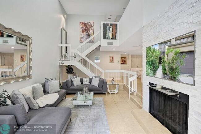 Building Photo - 702 St Albans Dr