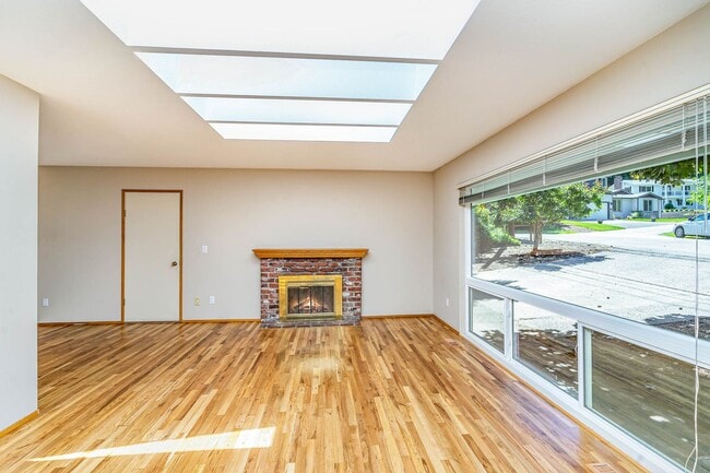 Building Photo - 3bd/2.5ba Bellevue House