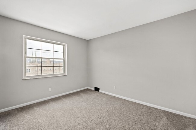 Building Photo - Stunning 3 bedroom home in McKees Rocks available April 15!