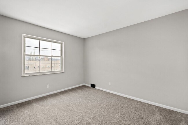 Building Photo - Stunning 3 bedroom home in McKees Rocks available May 15!