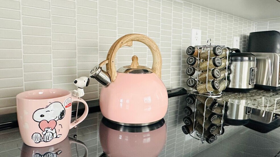 Building Photo - 1121 Tropic Ct