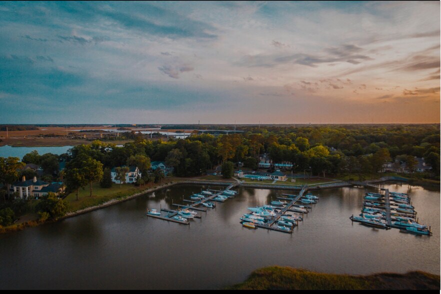 Private Neighborhood Marina - 14 Pipers Pond Ln