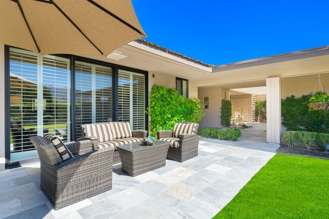 Building Photo - 6 Oxford Ct