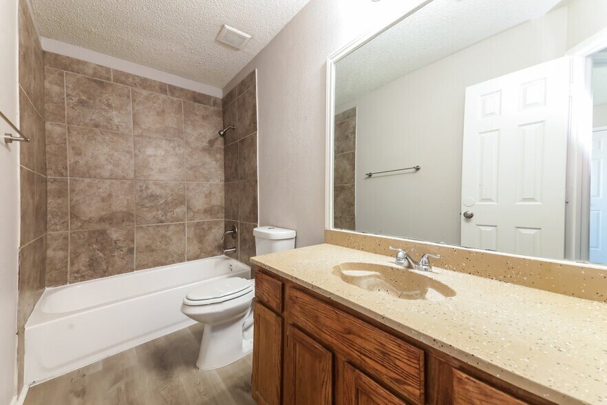 Building Photo - 5909 Iris Dr