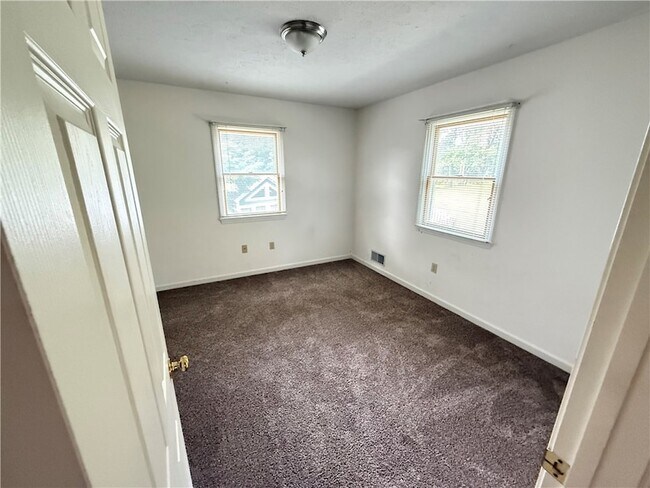 Building Photo - 9 Wisteria Ln