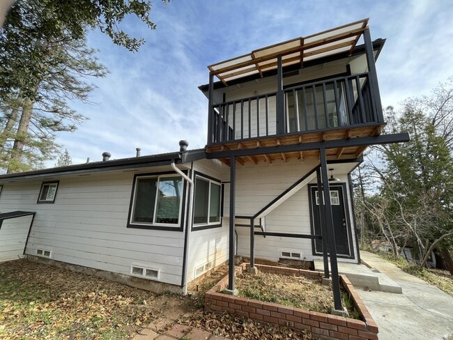 Building Photo - 5979 Meadow Ln