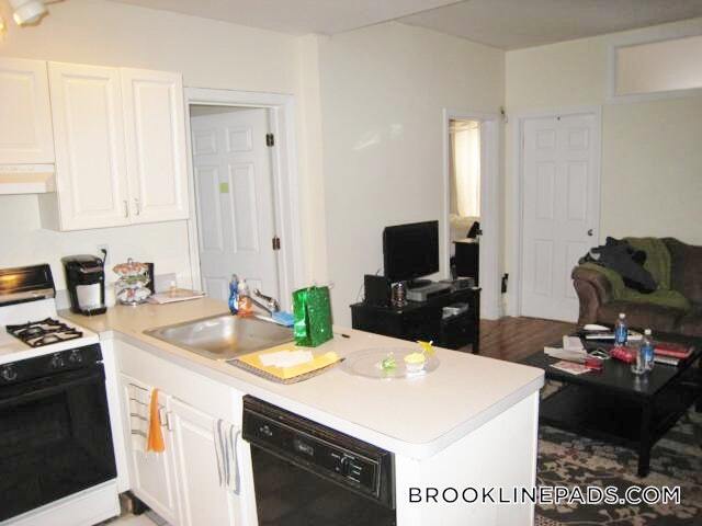 Building Photo - 322 St Paul St