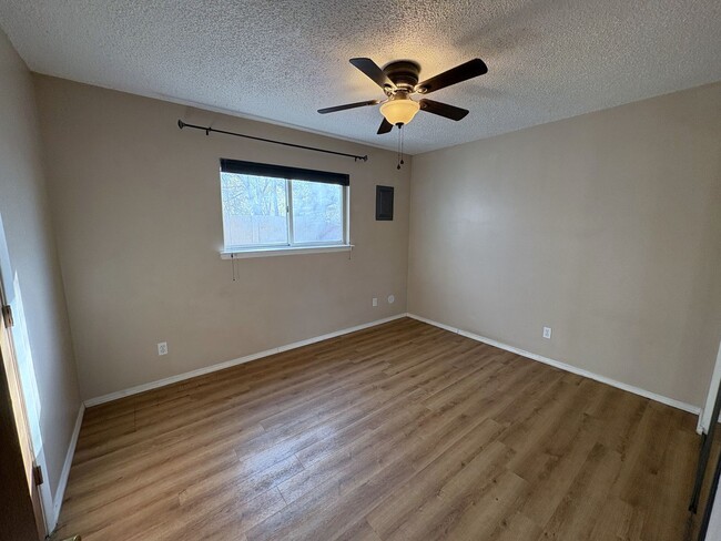 Building Photo - Beautiful 5 Bedroom NE Heights Home With Big Backyard!