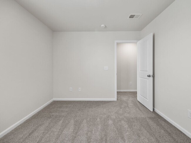 Building Photo - Modern 5BR Home with Quartz Kitchen & Open...