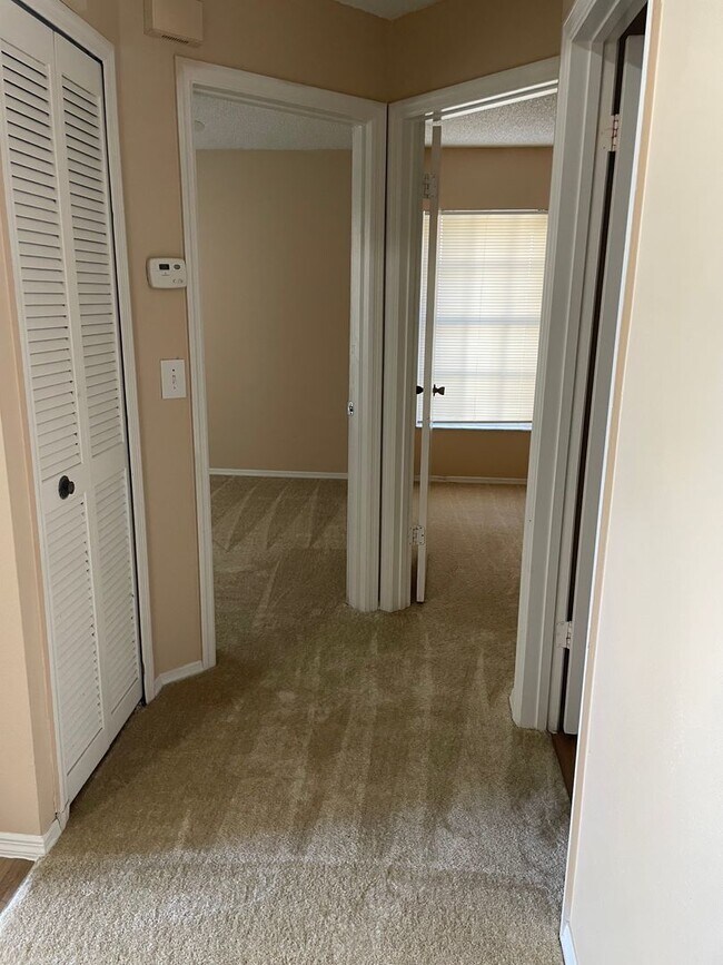 Building Photo - 1 story 3/2 in Meadow Woods with full sized washer and dryer included