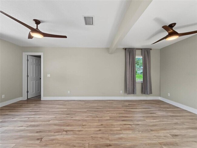 Building Photo - 125 Lake Roy Dr