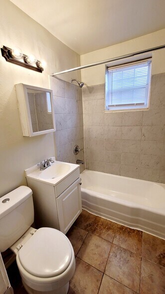 Building Photo - 2603 5th Ave