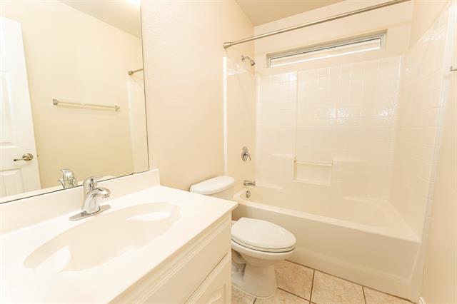 Building Photo - 1417 Lowes Farm Pkwy