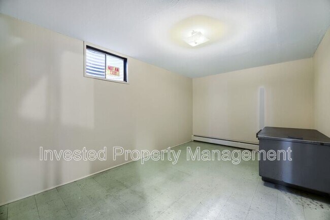 Building Photo - 1142 W Ida Ave