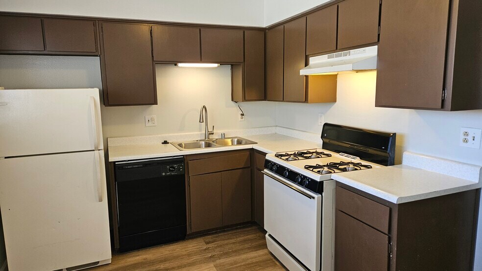 Building Photo - 544 Chama St SE