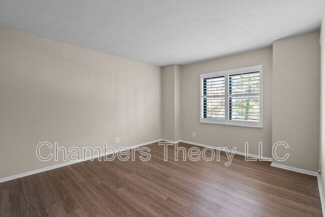 Building Photo - 309 Yoakum Pkwy