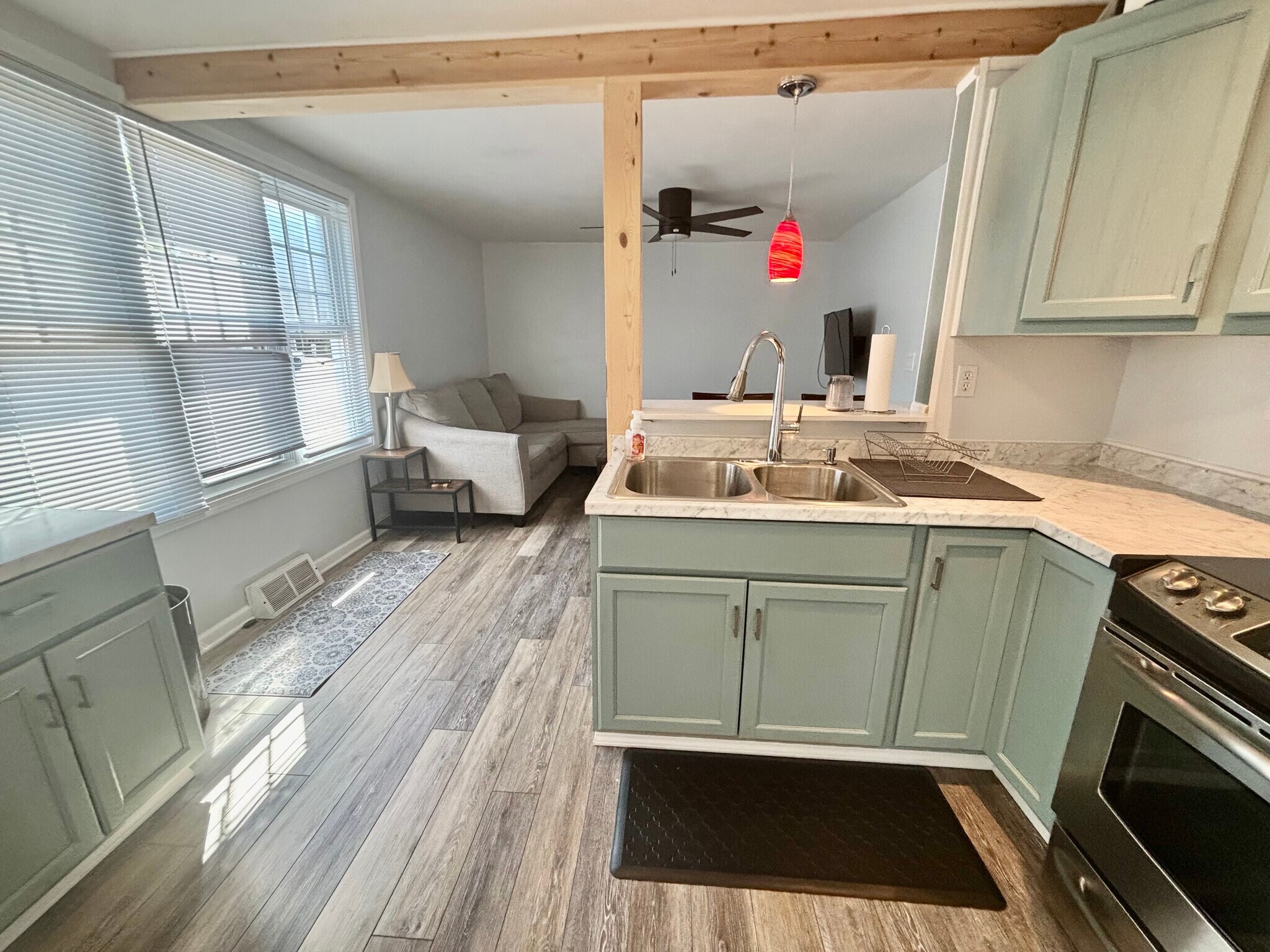 Building Photo - 340 W 26th St