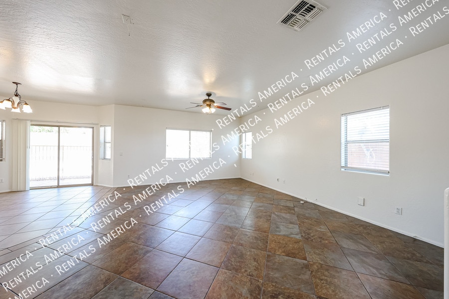 Building Photo - 17268 W Elaine Dr