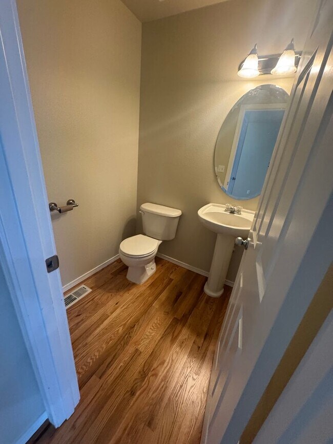 Building Photo - Three Bedroom, 2 Bath Home with New Carpet...