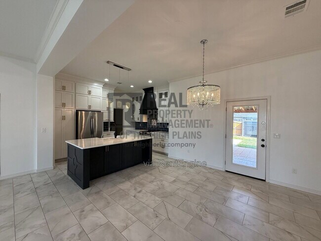 Building Photo - 2109 Freedom Dr