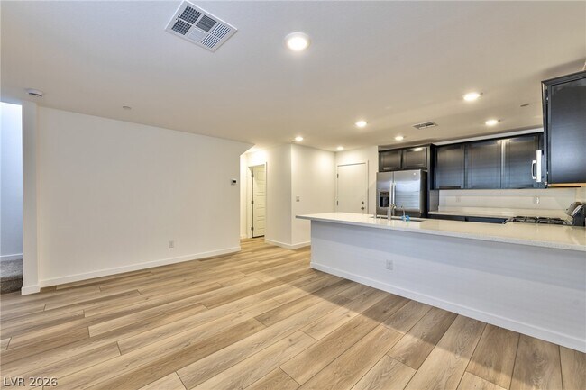 Building Photo - 6288 Foxes Dl St