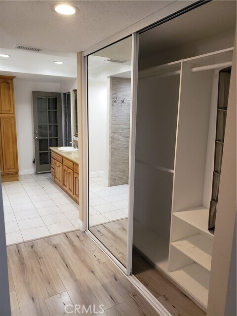 Building Photo - 2015 Clear River Ln