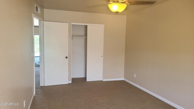 Building Photo - 1002 E Hearne Way