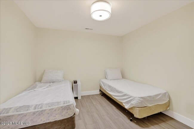 Building Photo - 475 Monmouth Pl