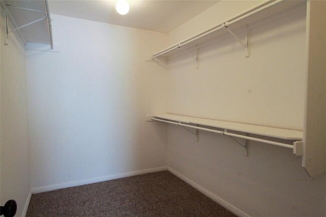 Building Photo - 15120 Plowshare Dr