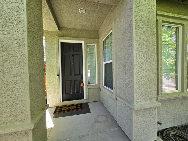 Building Photo - COMING SOON: Spacious Modern Home in Spanish Springs