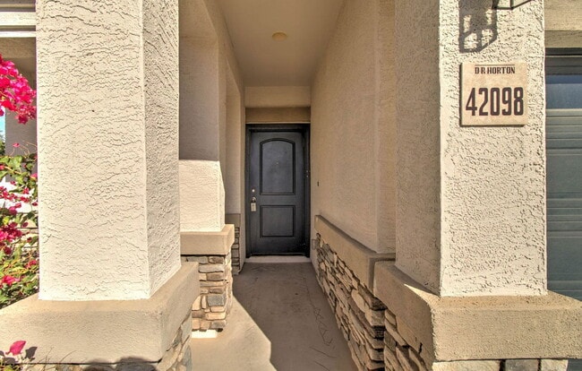 Building Photo - 42098 W Balsa Dr