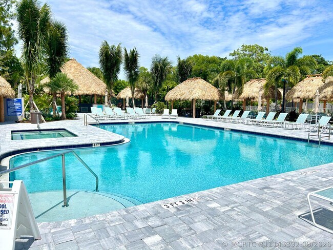 Building Photo - 425 Bougainvilla Dr