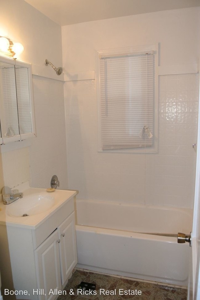 Building Photo - 1317 Hill St