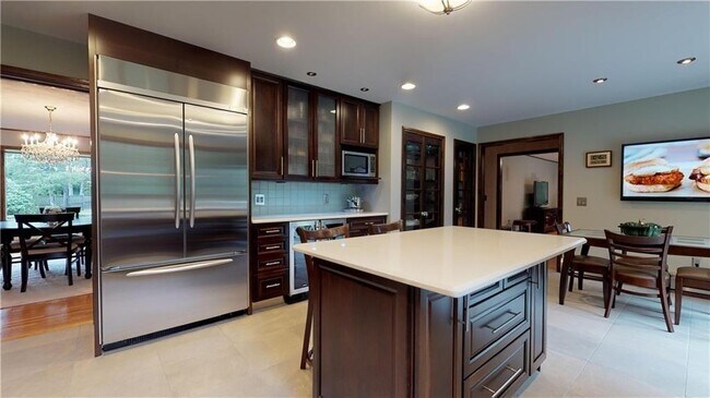 Building Photo - 48 St George Ct