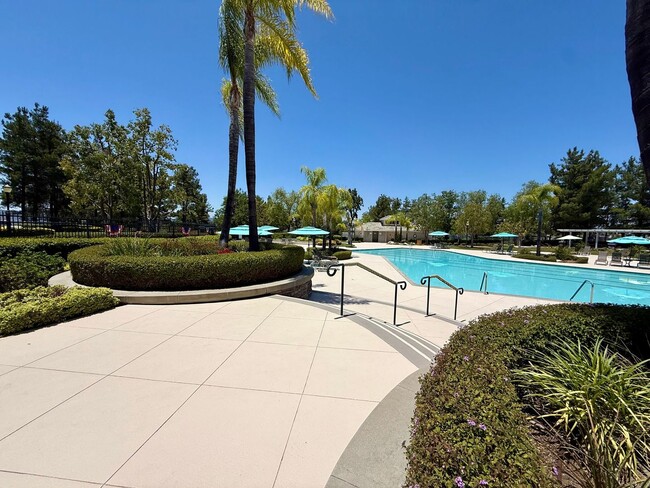 Building Photo - Four Seasons 55+ – Beautifully Upgraded wi...