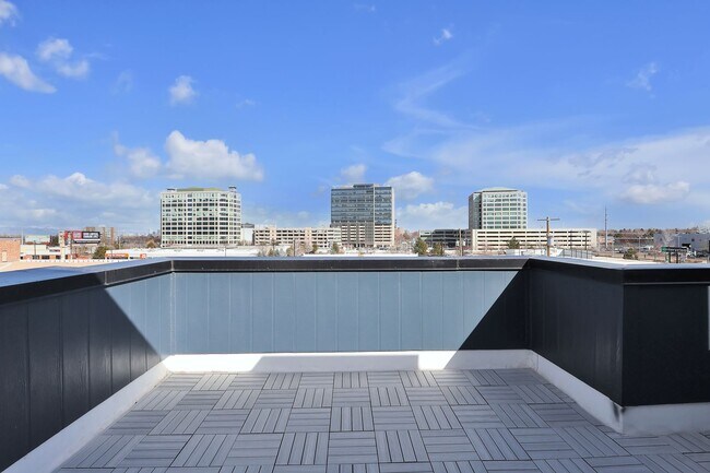 Building Photo - 2140 S Ash St