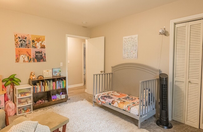 Building Photo - 210 Elliott Ct