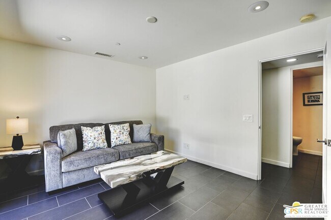 Building Photo - 445 Dion Dr