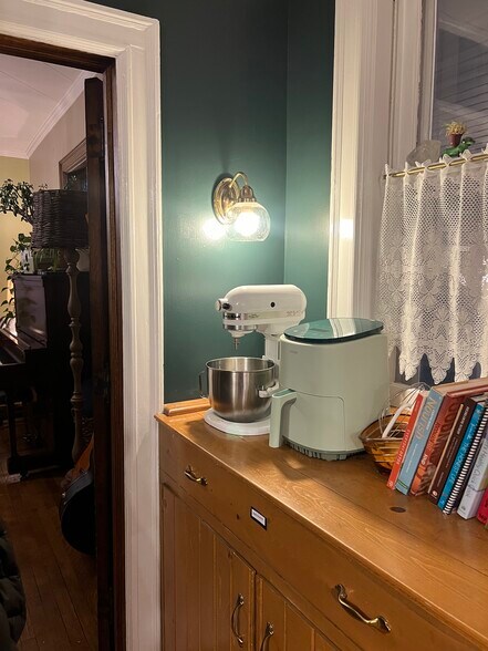 Building Photo - 616 W Mulberry St