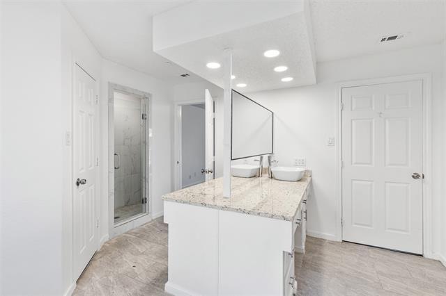 Building Photo - 3005 Club Hill Dr