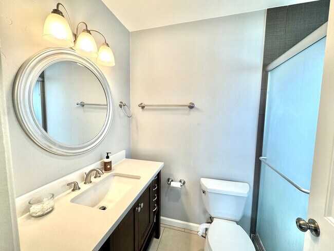 Building Photo - Huge Oak Park Home! 4bd/2.5ba house with incredible yard w/ VIEWS + spa, A/C, garage, W/D!