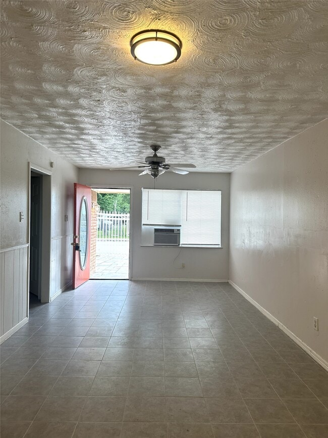 Building Photo - 4418 Ludwig Ln