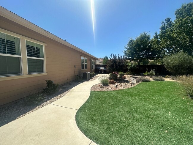 Building Photo - 9456 Vintner Cir