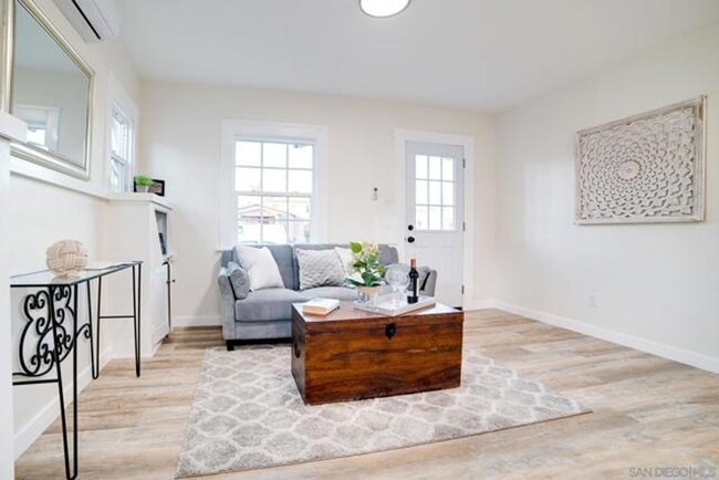 Building Photo - 2 Bed, 1 Bath House in North Park!