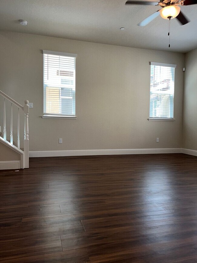 Building Photo - 10833 Portico Cir