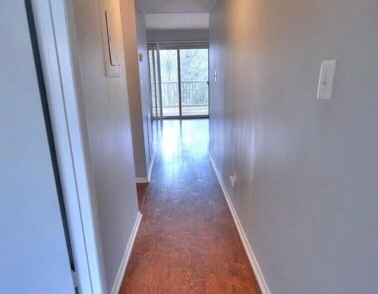 Building Photo - 1707 Ascot Way