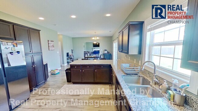 Building Photo - Gorgeous 4 BD/3.5 BA Executive Home w/Spacious Fenced Yard