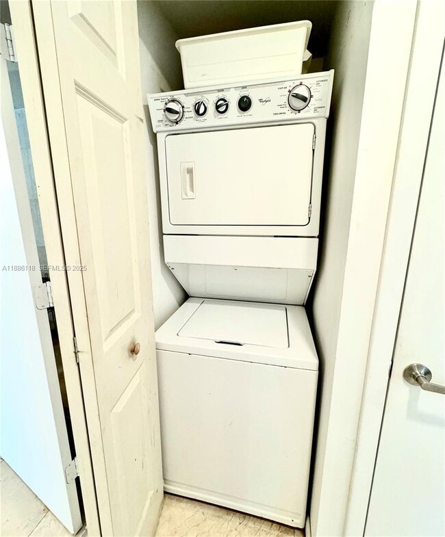 Building Photo - 475 Brickell Ave