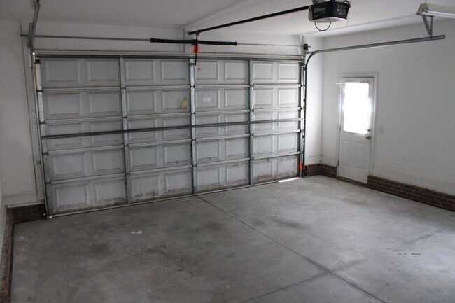 Building Photo - 3705 Warwick Pl
