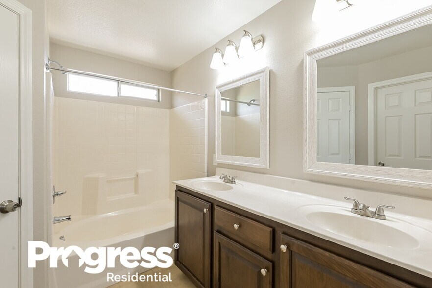 Building Photo - 6528 Blessed Thistle Ave